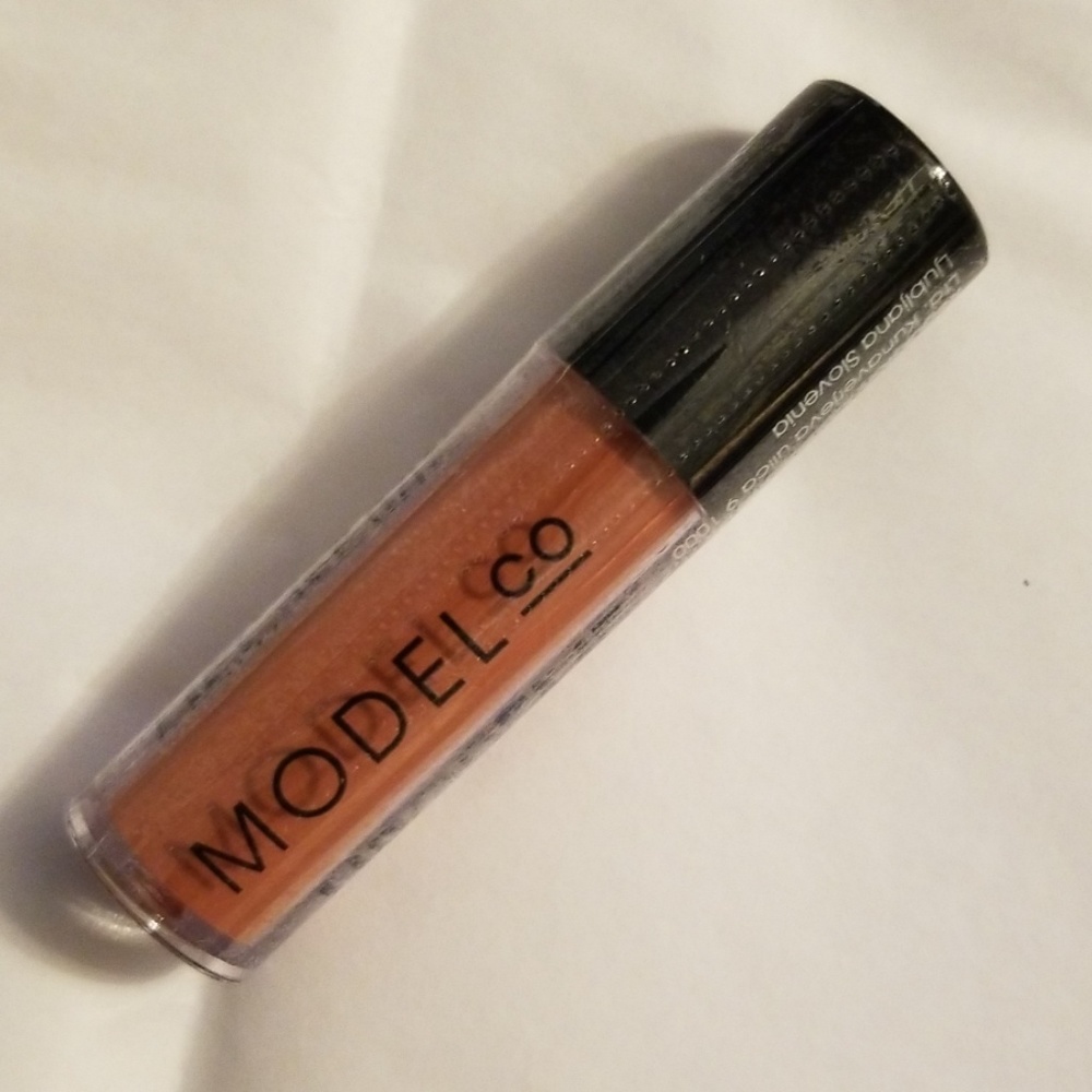 4/25 bundle item.  ModelCo Matte Lip Crème in Creme De Nude